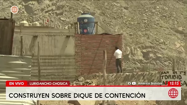 Construyen casas en dique de quebrada California en Lurigancho Chosica. Foto: América Noticias Construyen casas en dique de quebrada California en Lurigancho Chosica. Foto: América Noticias