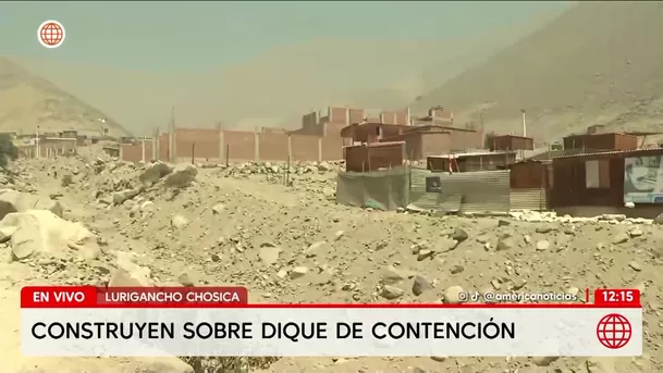 Construyen casas en dique de quebrada California en Lurigancho Chosica. Foto: América Noticias Construyen casas en dique de quebrada California en Lurigancho Chosica. Foto: América Noticias