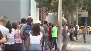 A treinta días de las elecciones del 12 de abril, ciudadanos forman largas filas en la sede del RENIEC de Miraflores para realizar trámites y recoger su Documento Nacional de Identidad./ Video: Canal N