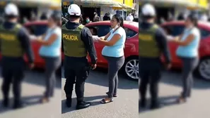 Las imágenes muestran a la mujer en una actitud agresiva