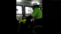 Mujer subió a bus sin protector facial.