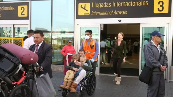 Pasajeros que lleguen de Europa deben cumplir cuarentena. Foto: Andina