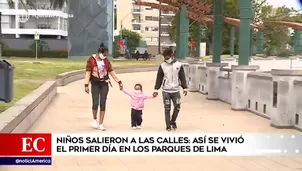 Niños salieron a la calle con sus padres.