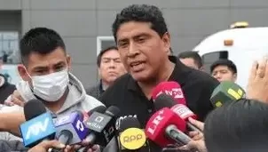 El coronel PNP Juan Carlos Montúfar y dos suboficiales resultaron heridos por perdigones durante un desalojo en Iquitos. El oficial Juan Carlos Montúfar fue evacuado a Lima y se intervino a 26 personas. Foto: Andina/Editora Perú. Video: Canal N