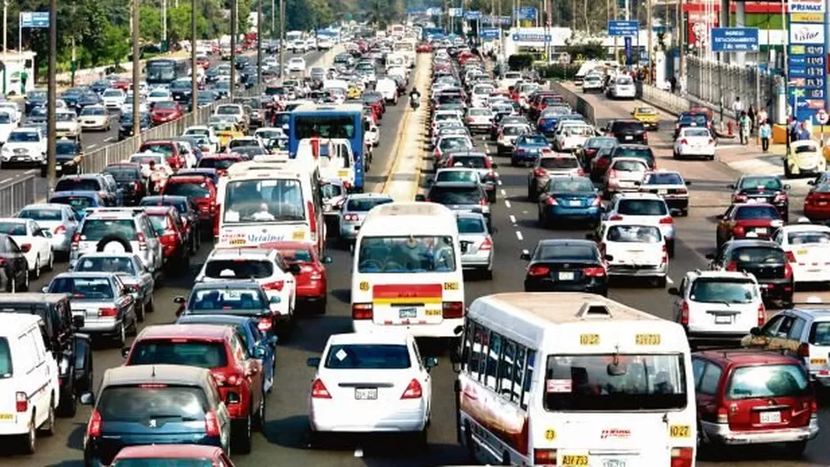 Algunas rutas de transporte ya no circularán por la avenida Javier Prado por disposición de la MML. Foto: archivo El Comercio