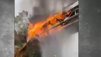 Incendio en puente peatonal de la Vía Expresa