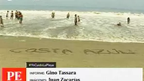 Una amplia playa que  cuenta con un malecón con rampa para discapacitados