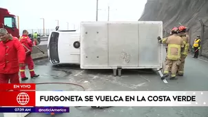 Furgoneta se volcó en la Costa Verde. América Noticias