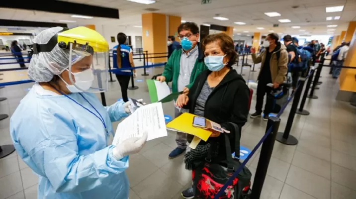 COVID-19: Pasajeros podrán acceder a realizarse pruebas diagnósticas de coronavirus en el Aeropuerto Jorge Chávez. Foto: Andina referencial COVID-19: Pasajeros podrán acceder a realizarse pruebas diagnósticas de coronavirus en el Aeropuerto Jorge Chávez. Foto: Andina referencial