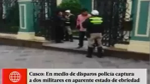 Sujetos atacan a policías por intervenirlos. Foto: América Noticias