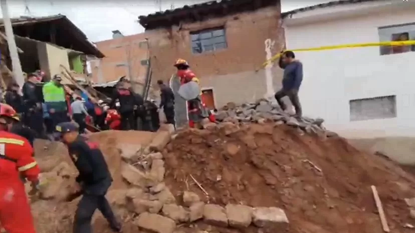 Cusco: Rescatan a cuatro obreros tras caída de muro