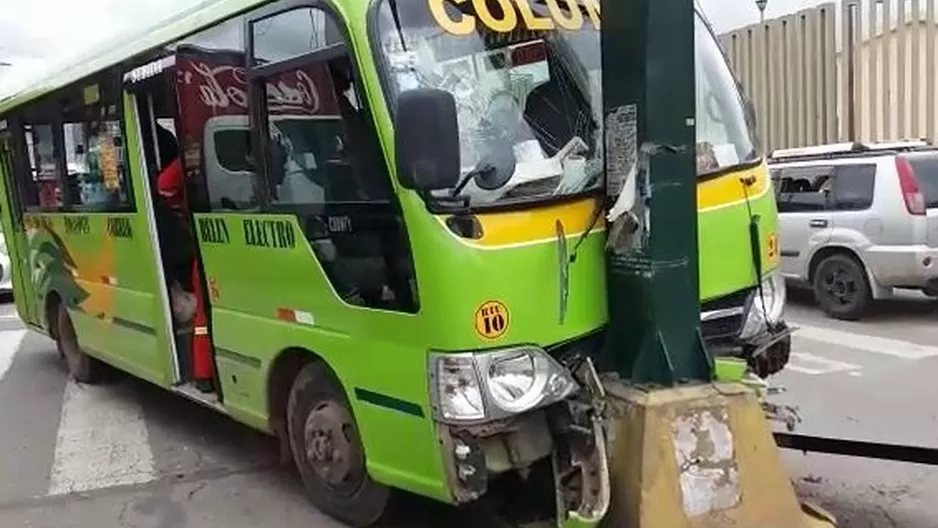 Cúster se estrelló contra un poste. Foto: América Noticias