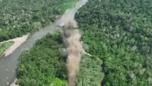 Fuerzas Armadas y policía antidrogas destruyeron seis pistas clandestinas en Cusco. El Ejército del Perú usó cargas explosivas para inhabilitar las vías usadas por el narcotráfico en el VRAEM. Video: Canal N