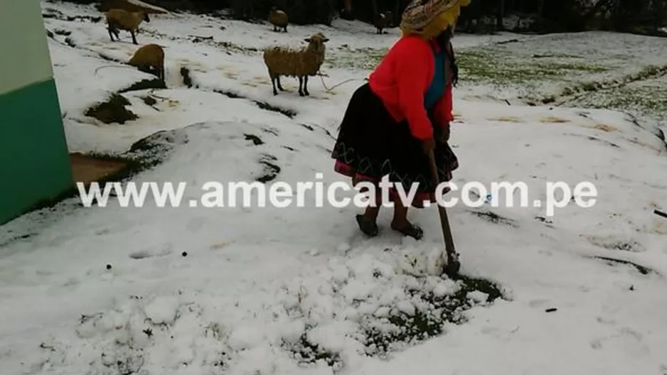 La carretera entre Cusco y Puerto Maldonado permanece interrumpida y decenas de autos se encuentran varados en este sector de la carretera interoceánica.