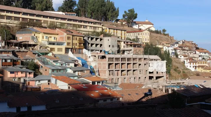 Ordenan en Cusco la demolición de hotel. Foto: GEC Ordenan en Cusco la demolición de hotel. Foto: GEC