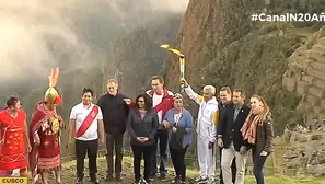 Martín Vizcarra participó en encendido de antorcha. Foto: América Noticias