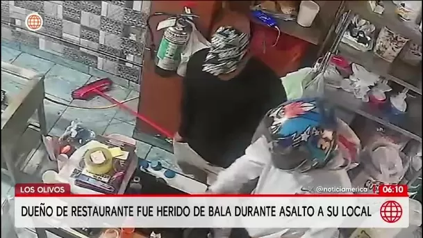 Delincuentes asaltan un chifa en Los Olivos y le disparan en el abdomen al dueño / América Noticias Delincuentes asaltan un chifa en Los Olivos y le disparan en el abdomen al dueño / América Noticias
