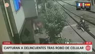 Delincuentes golpean a mujer para robarle su celular en Comas