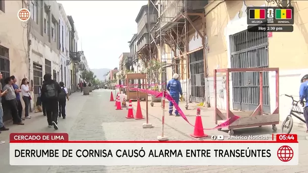 Derrumbe de cornisa causa alarma en Cercado de Lima. Foto: América Noticias Derrumbe de cornisa causa alarma en Cercado de Lima. Foto: América Noticias