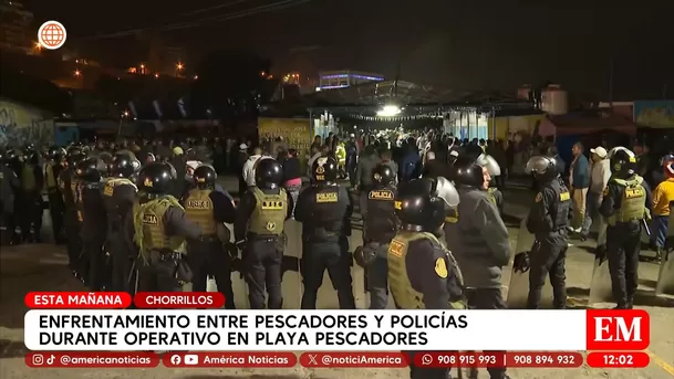 Enfrentamiento entre pescadores y policías por recuperación de terreno en playa Los pescadores en Chorrillos. Foto: América Noticias Enfrentamiento entre pescadores y policías por recuperación de terreno en playa Los pescadores en Chorrillos. Foto: América Noticias