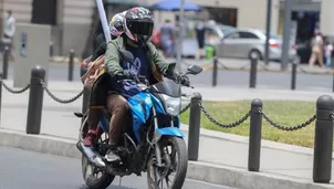 Desde el 21 de enero multarán a motos con dos personas a bordo/ Video: América Noticias.Foto: Andina