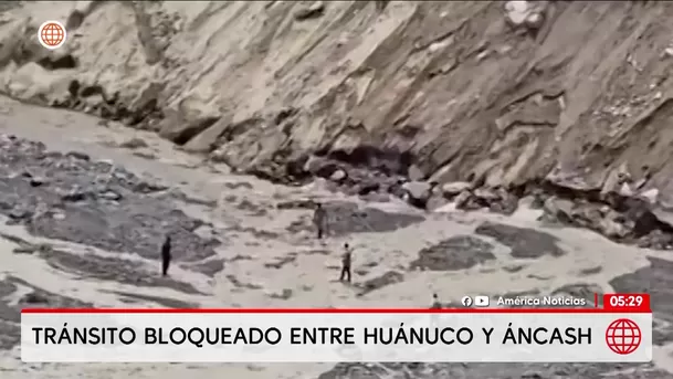 Deslizamiento bloquea tránsito entre Huánuco y Áncash. Foto: América Noticias