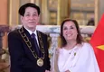 Dina Boluarte condecoró a presidente de Vietnam, Luong Cuong