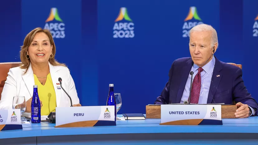 Dina Boluarte recibió de Joe Biden la presidencia pro tempore del Foro APEC 