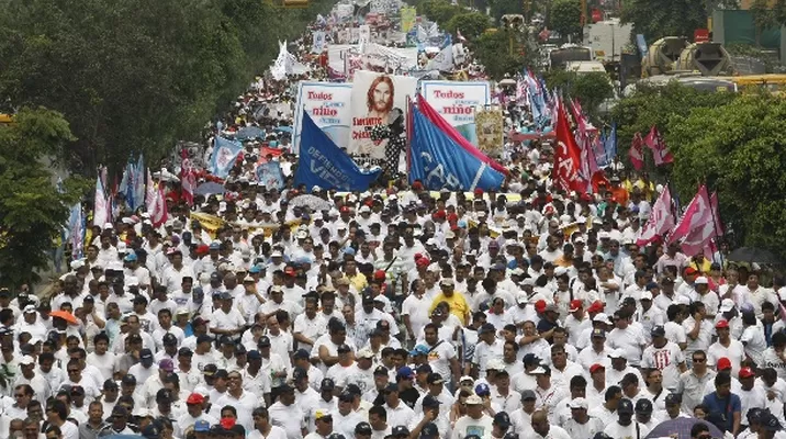 Diversas organizaciones realizaron 'marcha por la vida' contra el aborto / Andina Diversas organizaciones realizaron 'marcha por la vida' contra el aborto / Andina