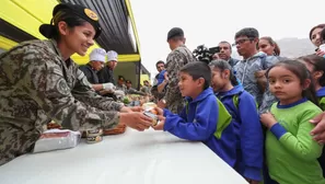 Soldados en campaña contra la anemia. Foto: Mindef