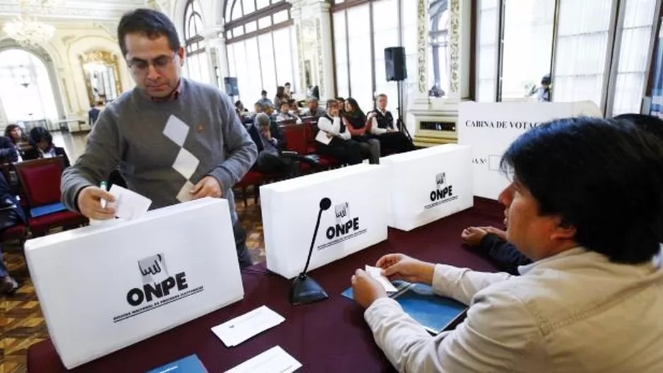 Un grupo de peruanos aún no decide por quién votar en el 2016. Foto: archivo El Comercio