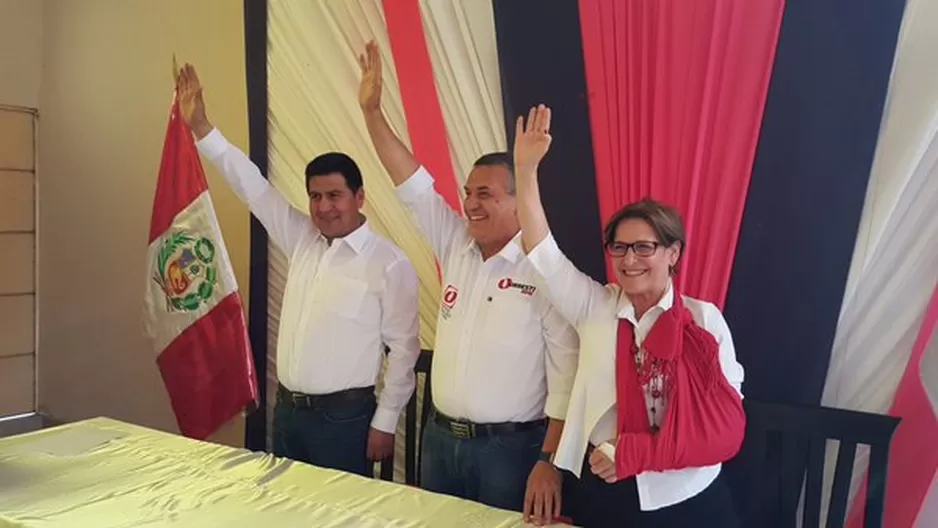 Foto: @ronalbarrientos / Ana María Solórzano y Hugo Carrillo Cavero como accesitarios. 