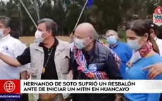 Elecciones 2021: Hernando de Soto sufrió un resbalón antes de iniciar un mitin en Huancayo - Noticias de caja-huancayo