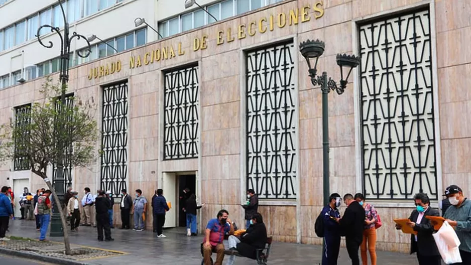 Desde el lunes 14 se realiza audiencias públicas, en las que escucha los alegatos de las partes. Foto: JNE