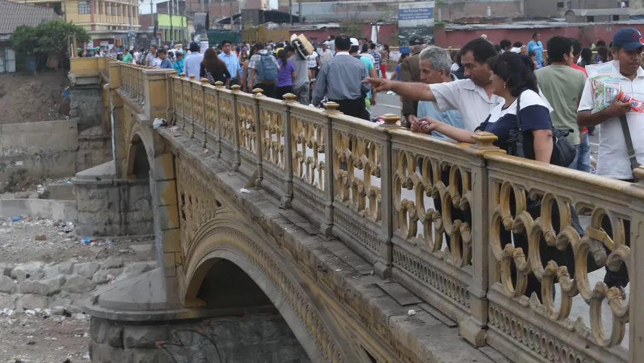 Este puente va a tener que ser levantado aproximadamente tres mil&iacute;metros para ser trasferido a una nueva carga de cimentaci&oacute;n. (V&iacute;a: Andina)