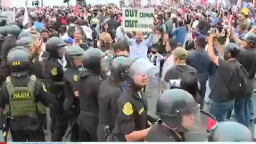 Enfrentamientos entre manifestantes y la policía en el Centro de Lima