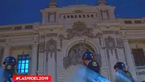 El cierre de la puerta de acceso generó casi un forcejeo entre ministros y congresistas. Foto y video: América Noticias