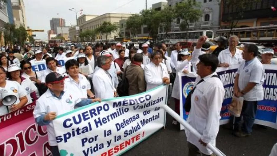 EsSalud pagará horas extras a médicos que no acaten huelga