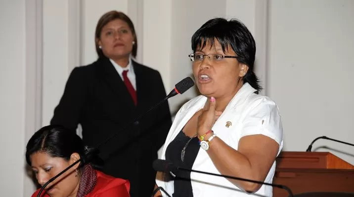 Esther Saavedra indicó que Nadine Heredia debería cumplir un mejor rol como esposa / Foto: Congreso de la República Esther Saavedra indicó que Nadine Heredia debería cumplir un mejor rol como esposa / Foto: Congreso de la República