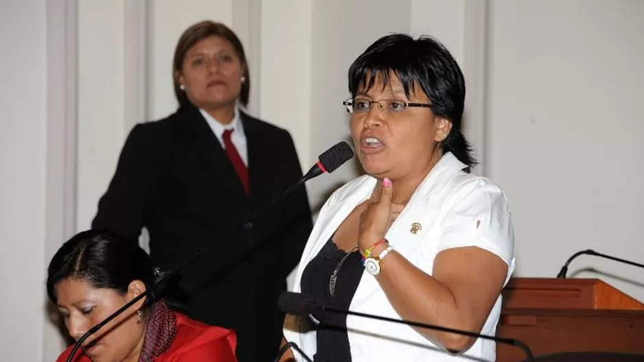  Esther Saavedra indicó que Nadine Heredia debería cumplir un mejor rol como esposa / Foto: Congreso de la República