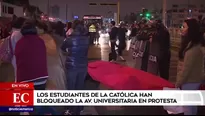 Las imágenes mostraron a las estudiantes portando carteles