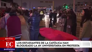Las imágenes mostraron a las estudiantes portando carteles