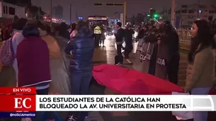 Las imágenes mostraron a las estudiantes portando carteles