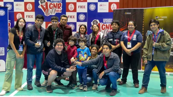 Estudiantes logran segundo puesto en el Concurso Nacional de Robótica. Foto: Andina