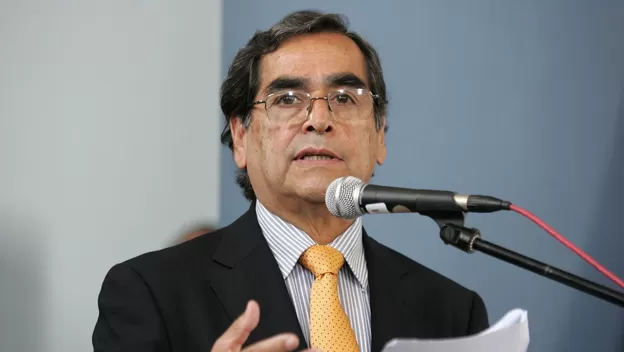 Exministro Ugarte no considera que haya indicadores que señalen el inicio de la tercera ola