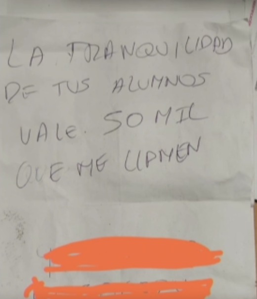 Extorsionadores dejaron cartucho de dinamita frente a centro educativo