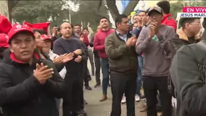 Protesta de Trabajadores de Caja Sullana por absorción de Caja Piura. / Video: Canal N