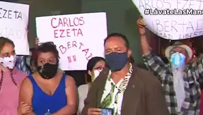 Las personas portaban pancartas en los que piden la liberación de Carlos Ezeta