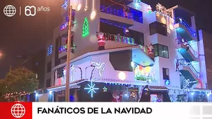 Fanáticos de la Navidad decoran sus casas en Lima.