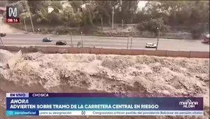 Las autoridades locales señalaron que existen más de 30 puntos críticos en la zona y alertaron que un eventual colapso obligaría a desviar el tránsito hacia la ruta de Canta, afectando el abastecimiento entre Lima y la sierra central./ Video: Canal N